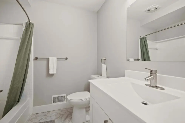 Beautiful 2BR 2BA Apartment With Modern Design