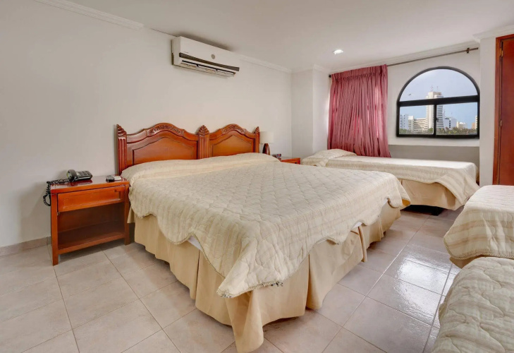 Hotel Puerta de Oro