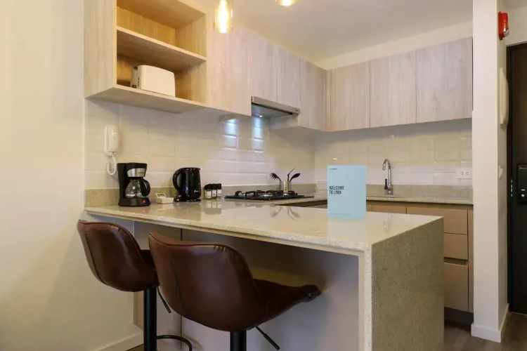 w Radiant 1BR With Modern Balcony in San Isidro