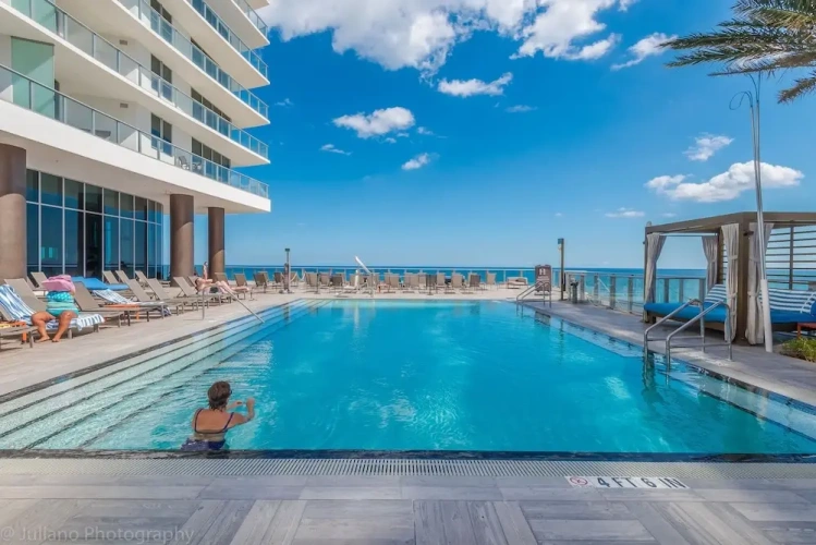 2 Bedrooms Luxury Suite with balcony and with ocean view