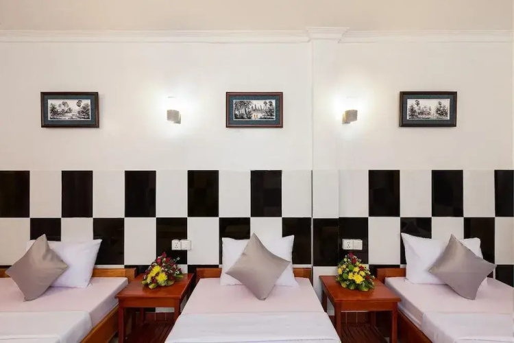 Botoum Hostel