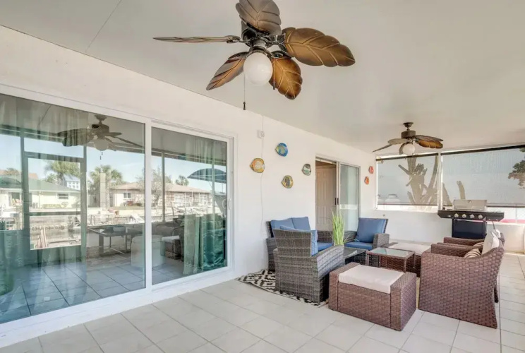 Canal & Gulf Views: Spacious Hudson Home