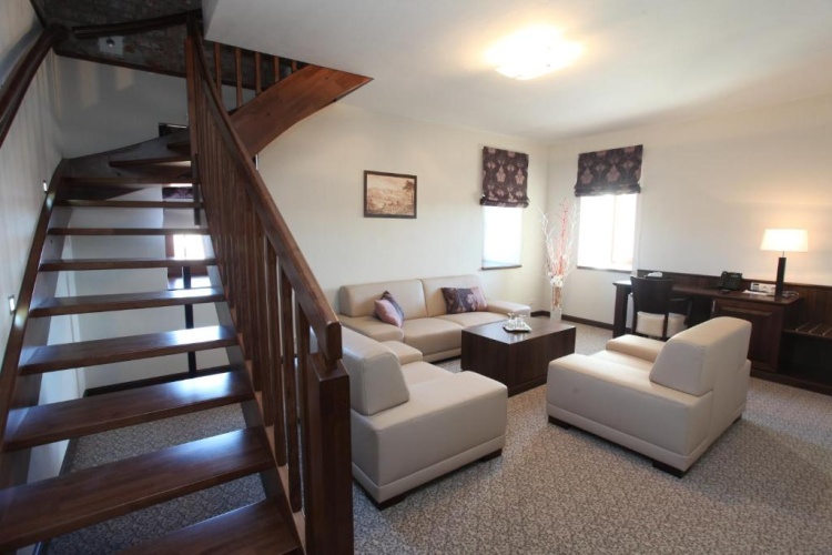 1 Bedroom Duplex Suite