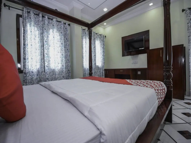 OYO 16854 Hotel Alba Inn