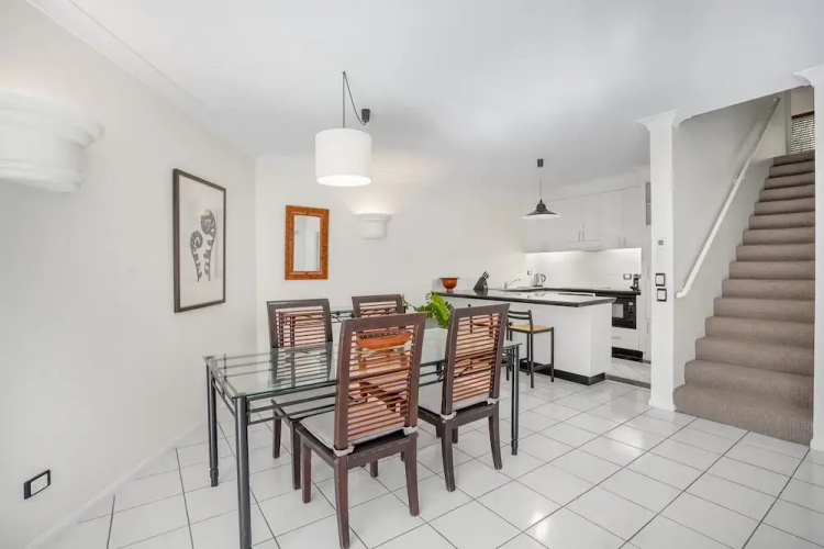 Poolside Apt in Alamanda Beachfront 77