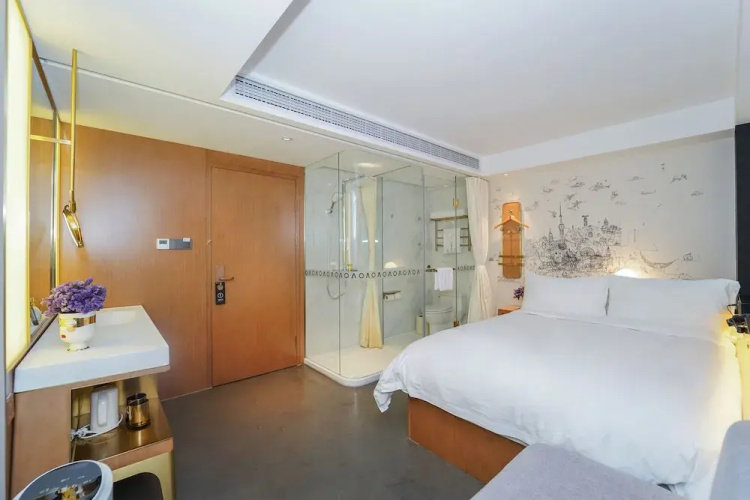 No. 8 Art Hotel