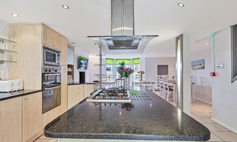 5 Bedrooms Sextuple Apartment
