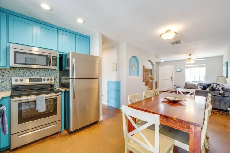 Steps to Beach & Pool Access: Port Aransas Condo
