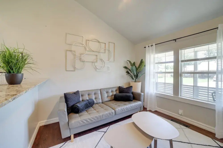 1 Mi to Tulsa Arts District: Home w/ Yard!