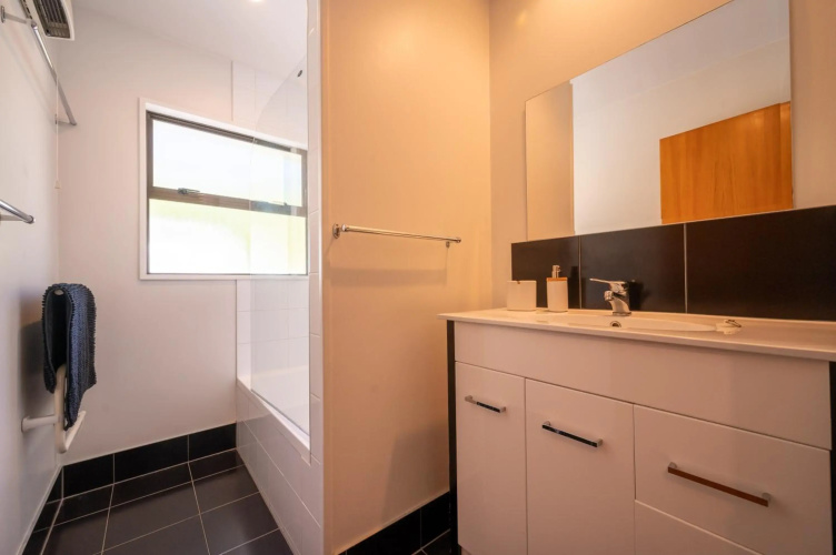 Libeau Lane Views - Akaroa Holiday Home
