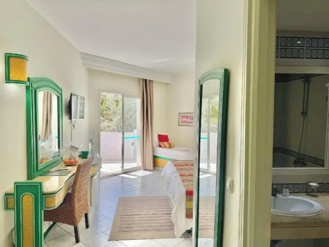 Standard Twin room with balcony