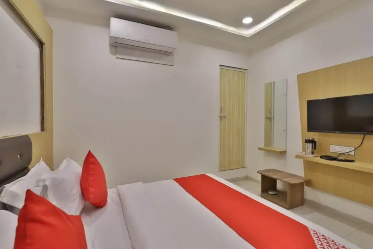 OYO 35508 Dev Palace