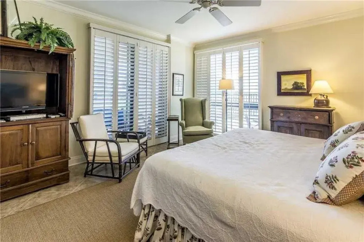 Romar 103A - 3 Br condo by RedAwning