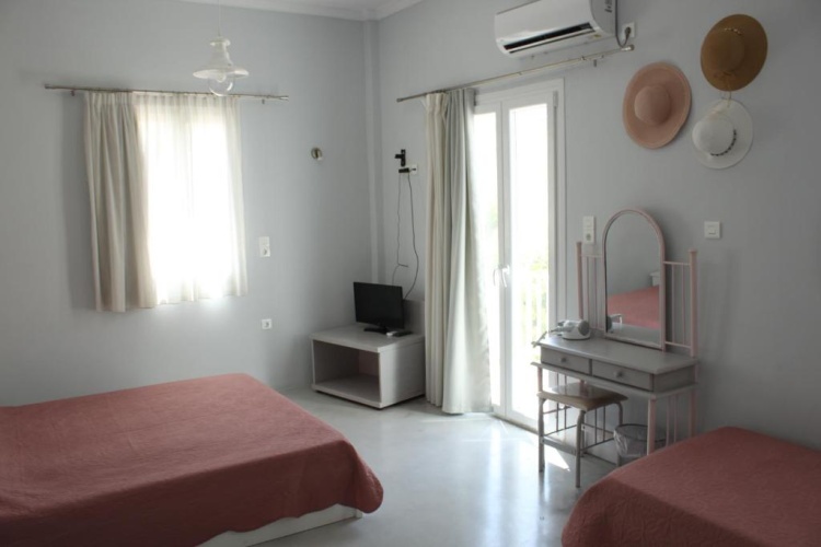 Standard Triple room with balcony