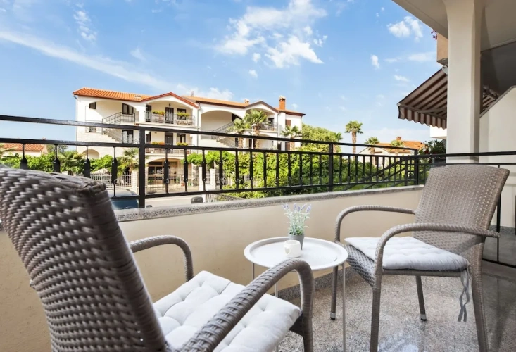 2 Bedrooms Apartment