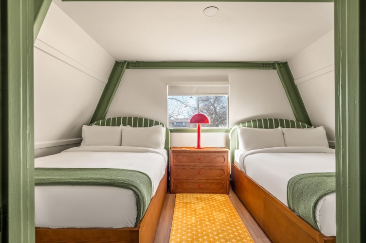 Standard Quadruple Suite