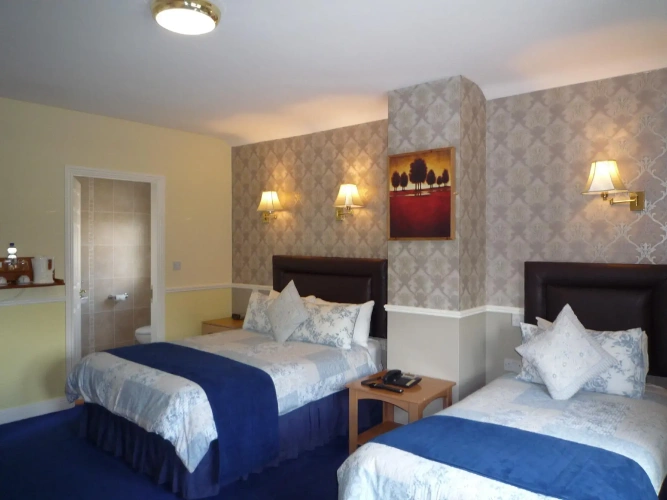 Standard Triple room