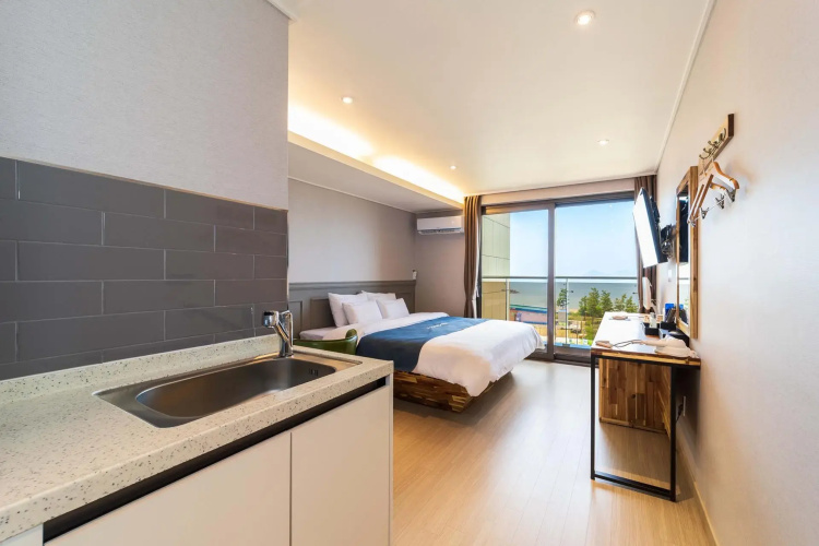 CozyCove Boutique Hotel