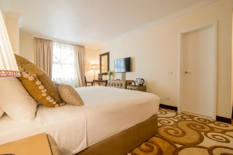 The Grand Palace Hotel