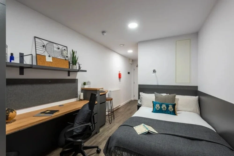2 Bedrooms Apartment