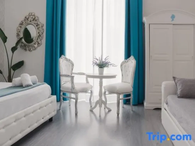 Superior Triple room with street view