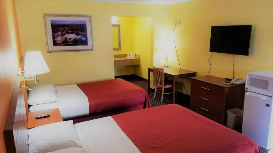 Roadway Inn