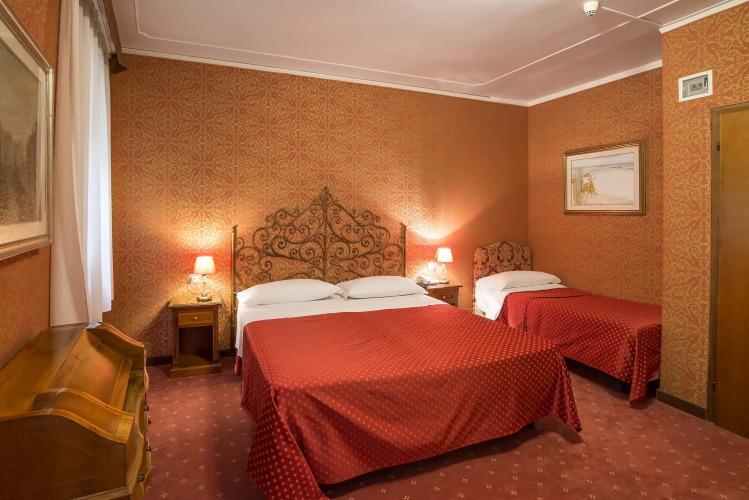 Hotel La Fenice et Des ArtistesOver view