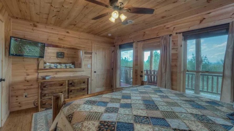 Cloud Top Cabin by Escape to Blue Ridge