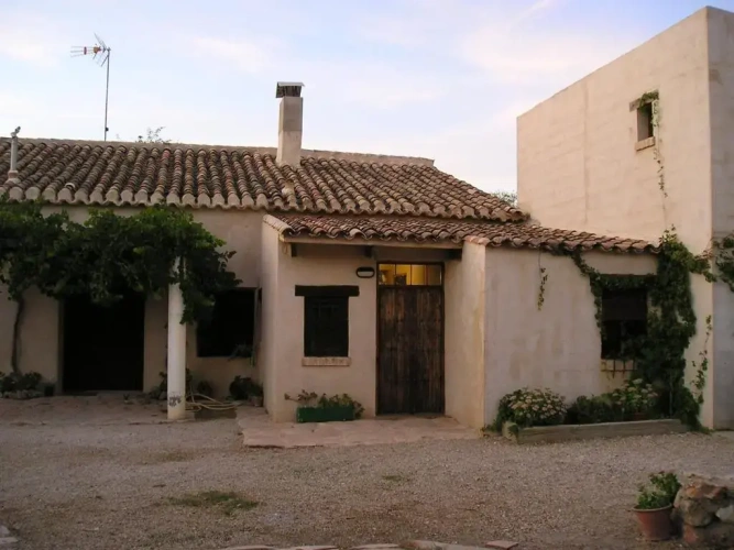 2 Bedrooms Cottage