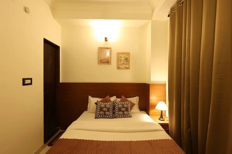Deluxe Double room with city view