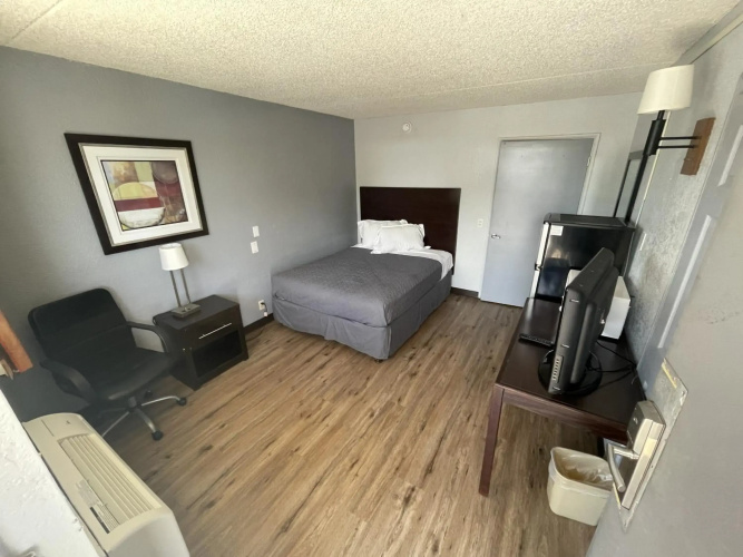 Extend-A-Suites Albuquerque West (ex. Rodeway Inn)