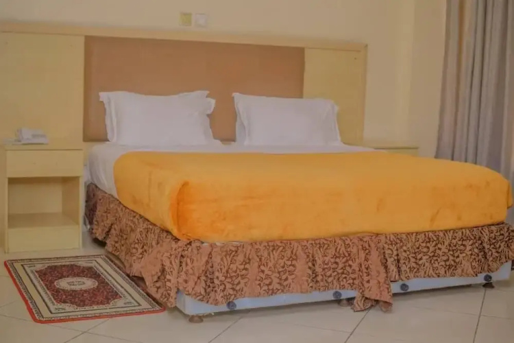 Land Mark Hotel