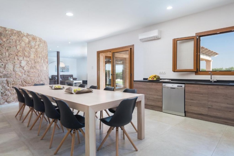 5 Bedrooms Villa