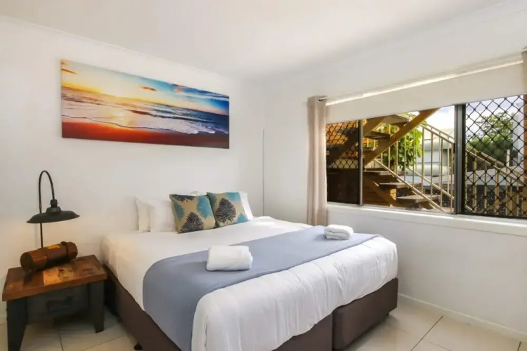 Contemporary 2 Bedroom Beachfront Apartment