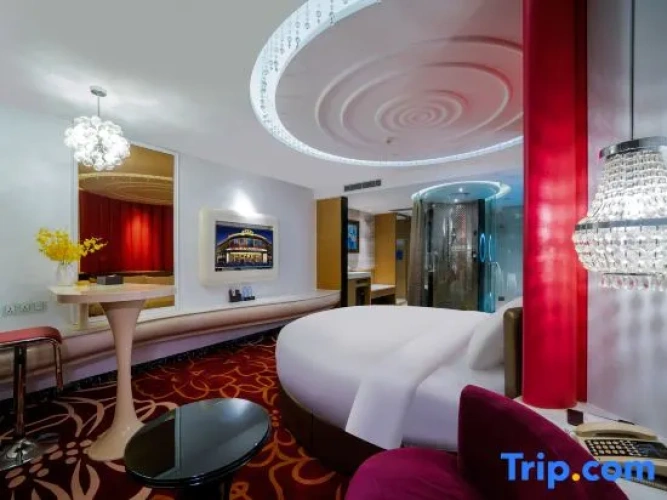 Deluxe Double room with city view