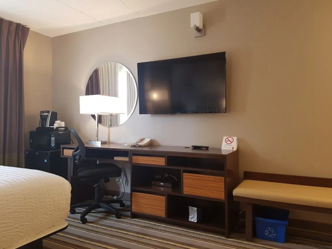 Super 8 Winnipeg West