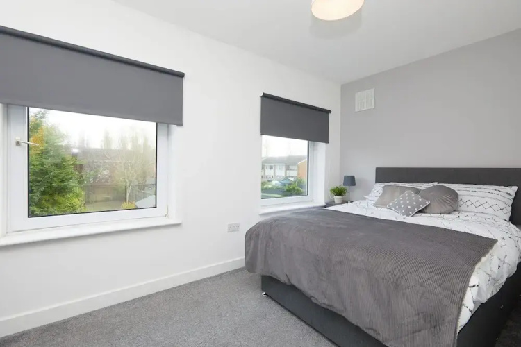 2 Bed Derby House- Parking - Rolls Royce