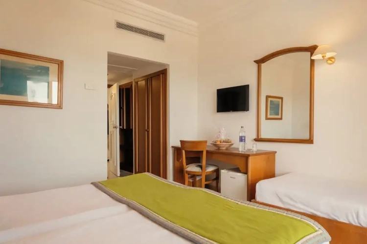 Standard Triple room with balcony