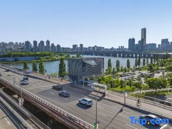 Sky Suite Hangang Bridge
