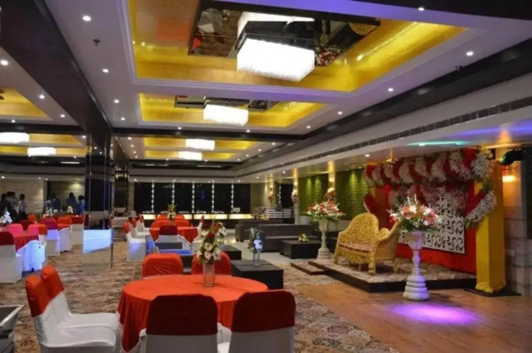 Red Apple Hotel