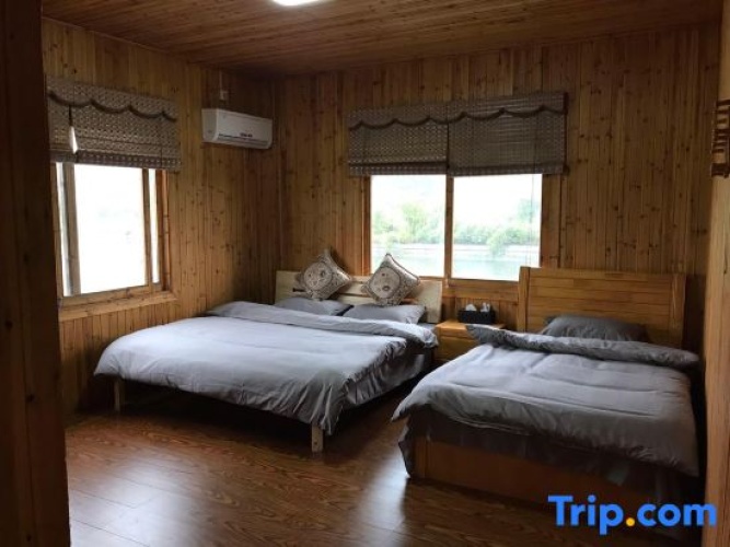Deluxe Double Family room