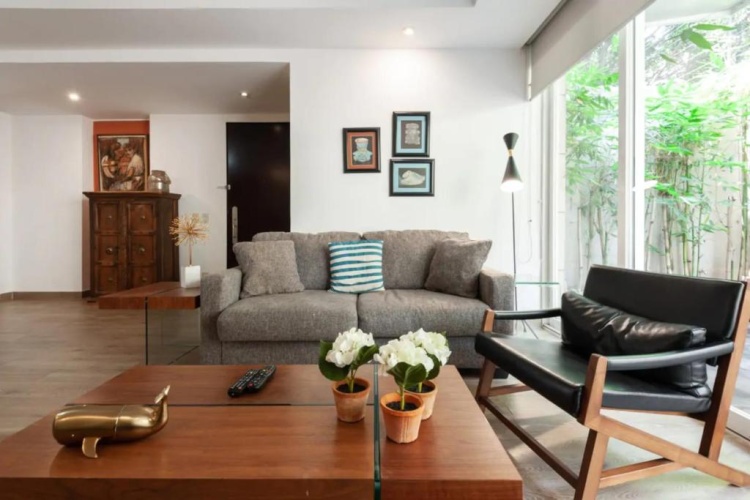 2 Bedrooms Apartment