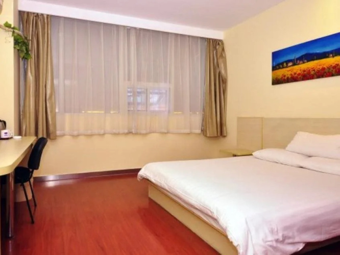 Hanting Express Dezhou Train Station