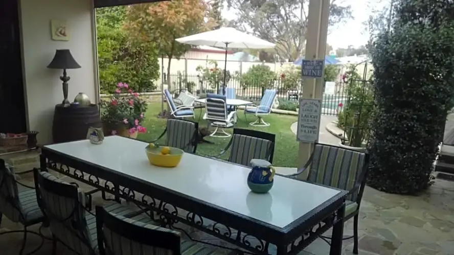 Courtsidecottage Bed and Breakfast
