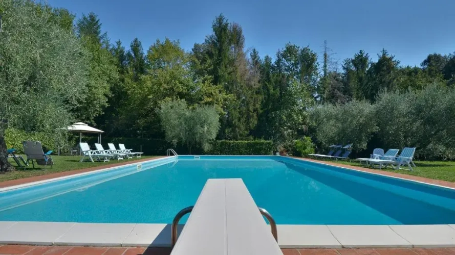 6 Bedrooms Villa