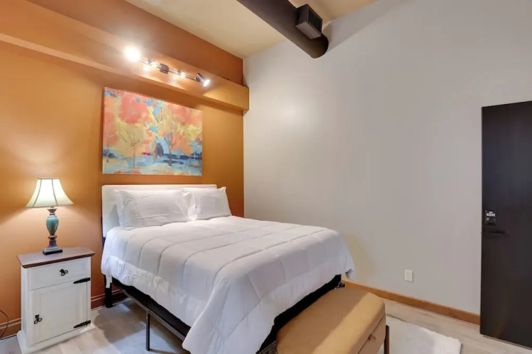 Ultimate Convenience: Historic Dtwn Marshall Apt!