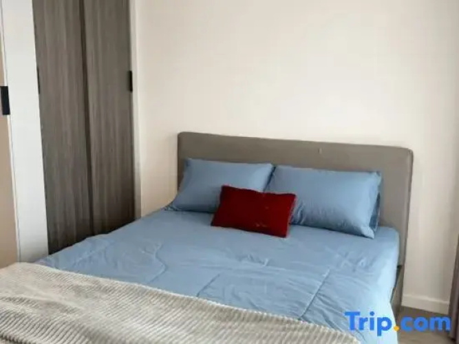 Studio Near Central Festival +Street Parking