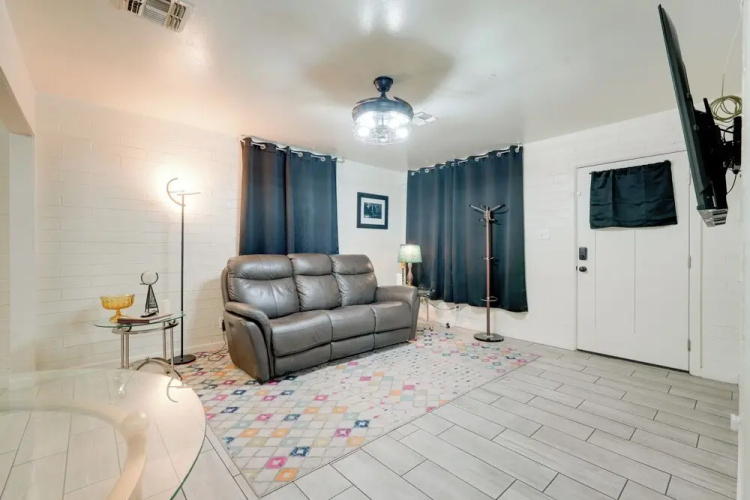 3 Mi to Dtwn Phoenix: Apt w/ Shared Patio