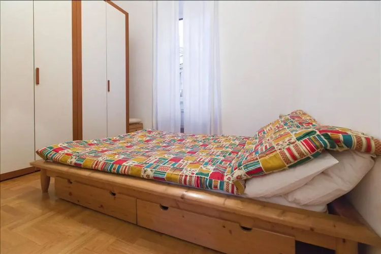 Bright and quiet Halldis apartment with small balcony