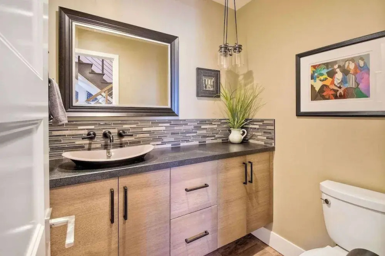 Fresh & Modern 3 BDR Just Blocks From Beach!